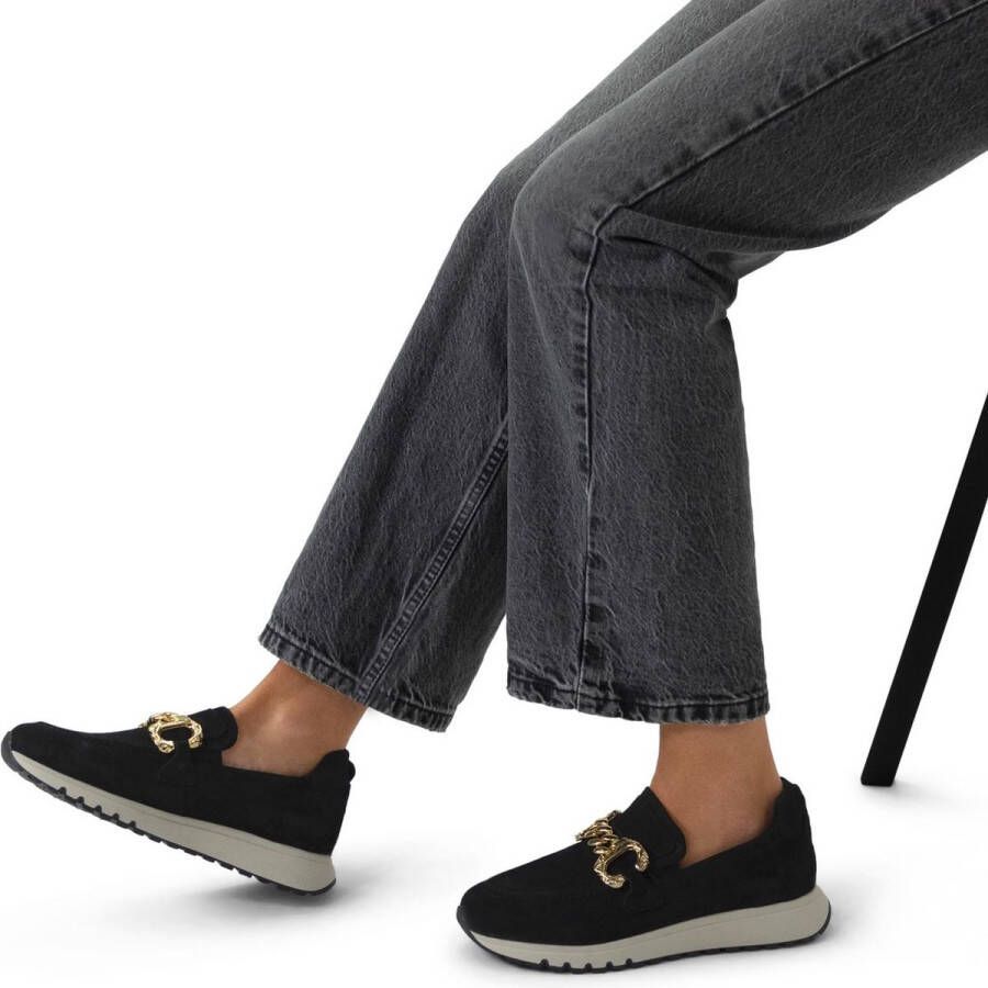 Manfield Dames Zwarte suède loafers met gouden chain