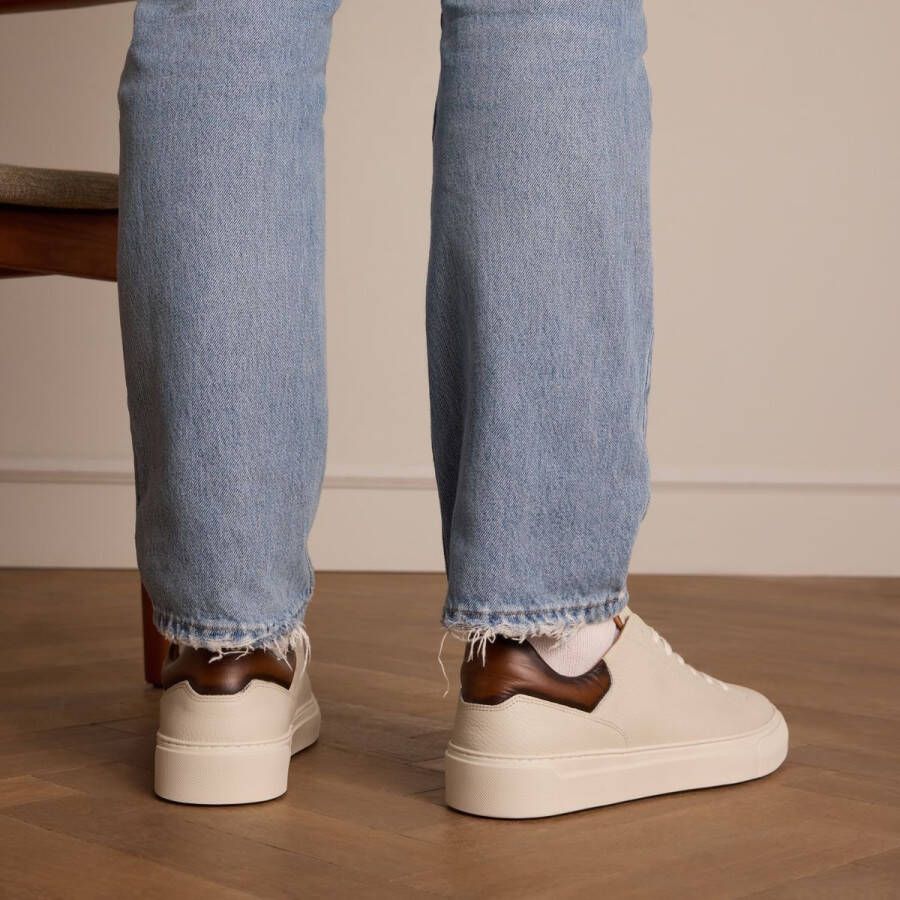 Manfield Heren Off white leren sneakers met bruine details