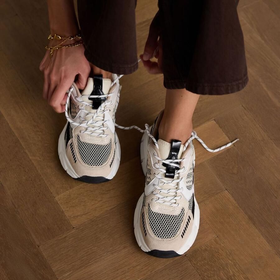 Manfield Dames Beige sneakers met zwarte en witte stoffen details - Foto 2