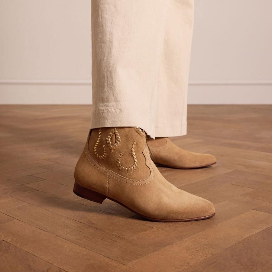 Manfield Dames Beige suède enkellaarsjes met gouden details - Foto 2