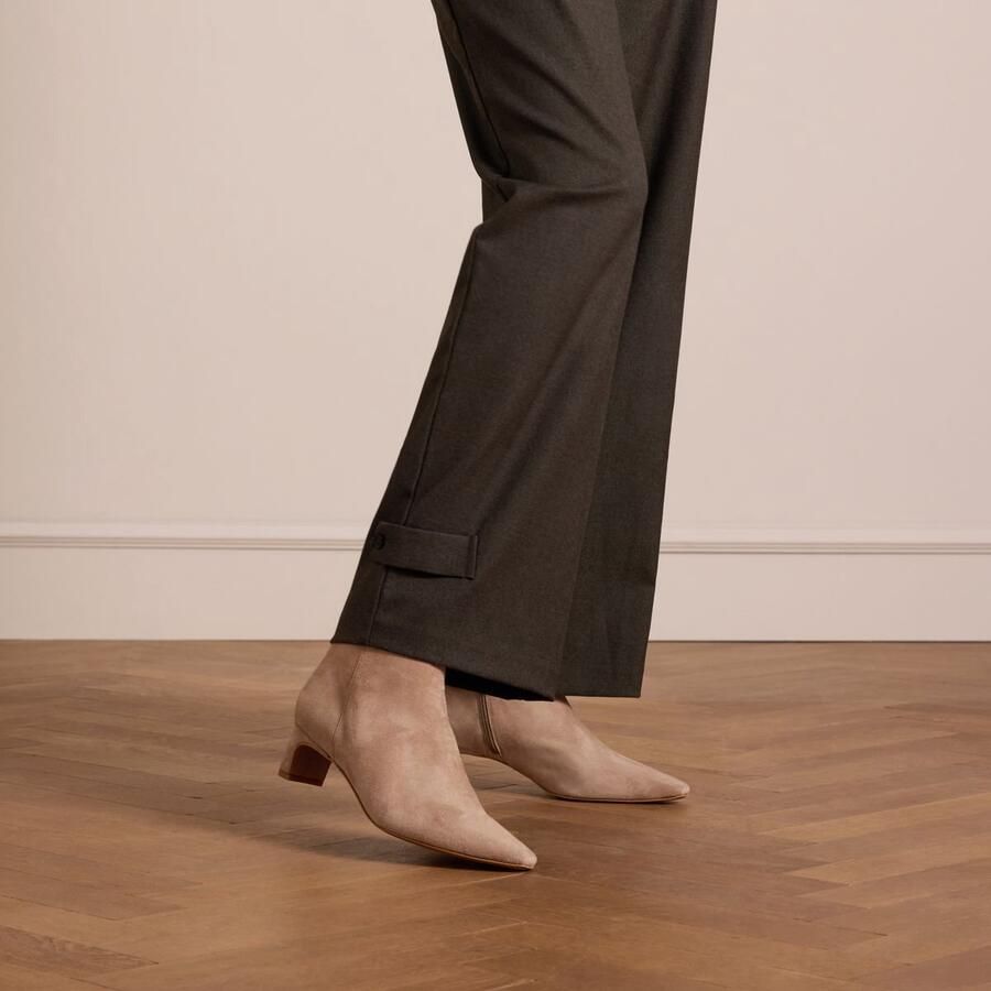 Manfield Dames Beige suède enkellaarsjes met hak - Foto 3