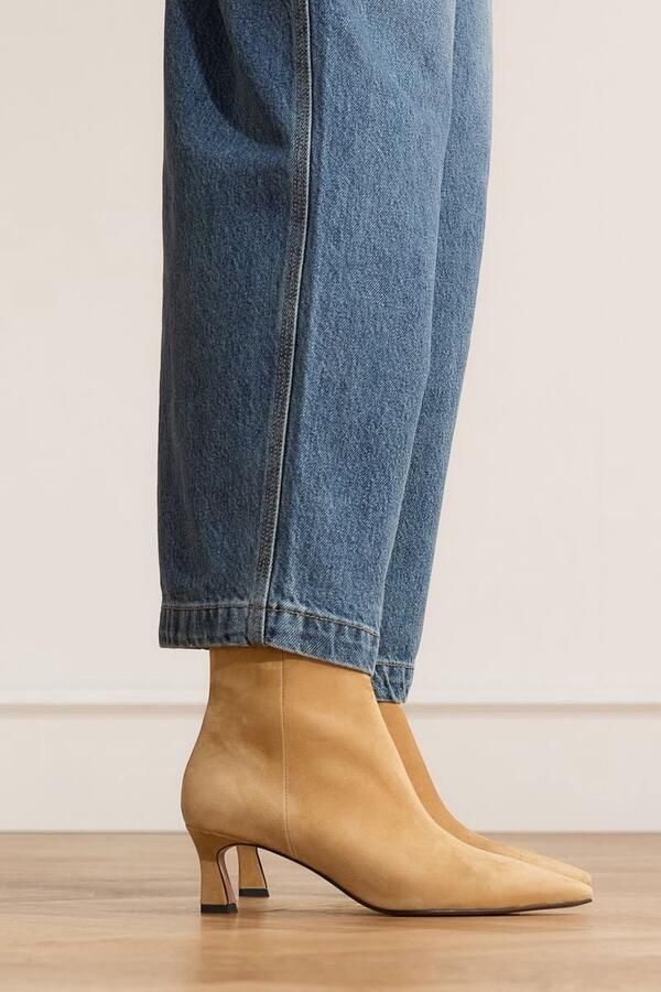 Manfield Dames Cognac suède enkellaarsjes met hak