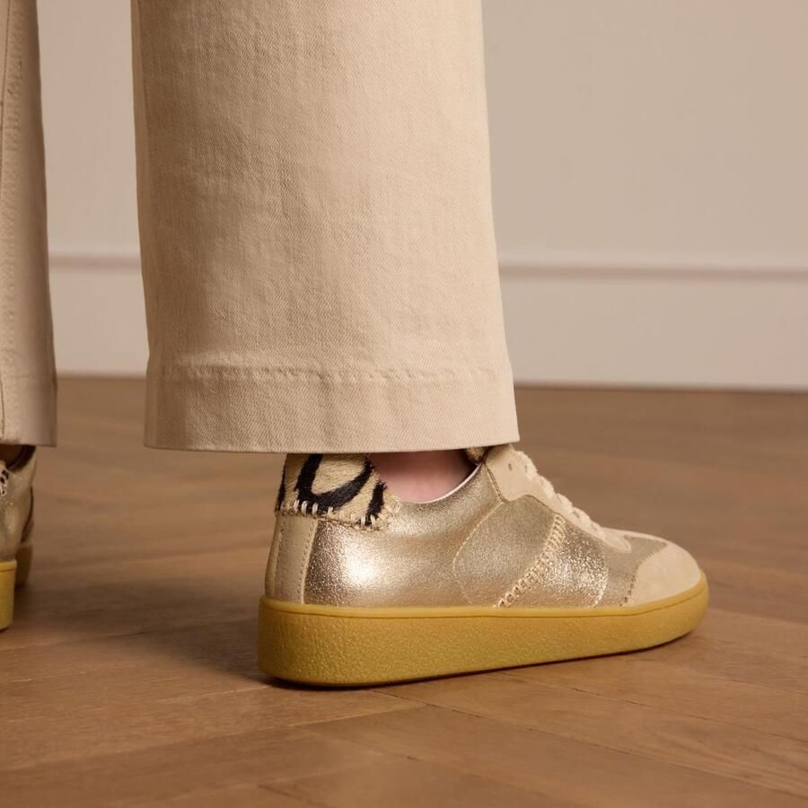 Manfield Dames Gouden leren sneakers met zebra details