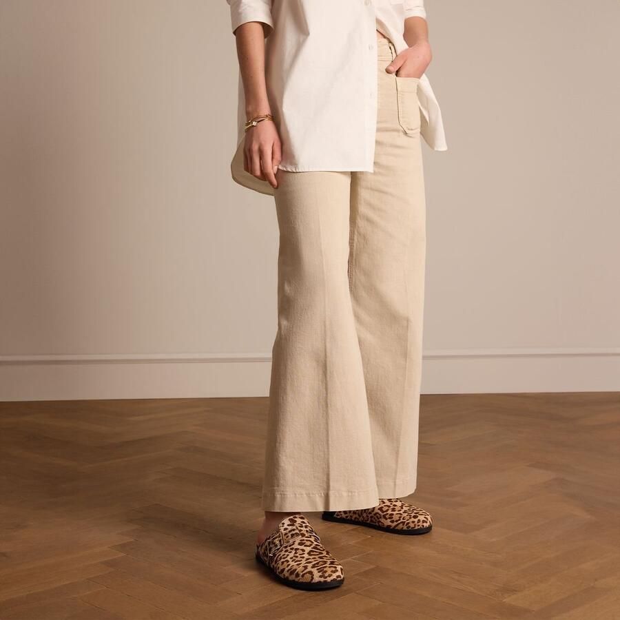 Manfield suède clogs met panterprint beige