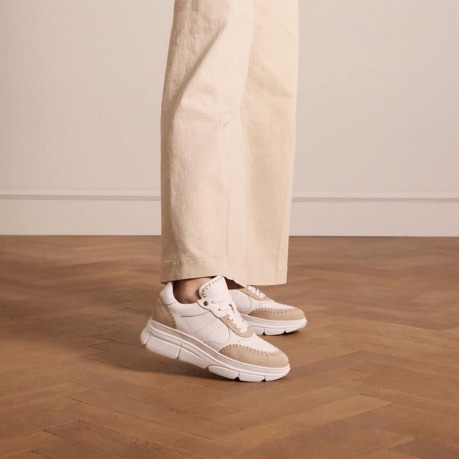 Manfield Dames Witte leren sneakers met suède details