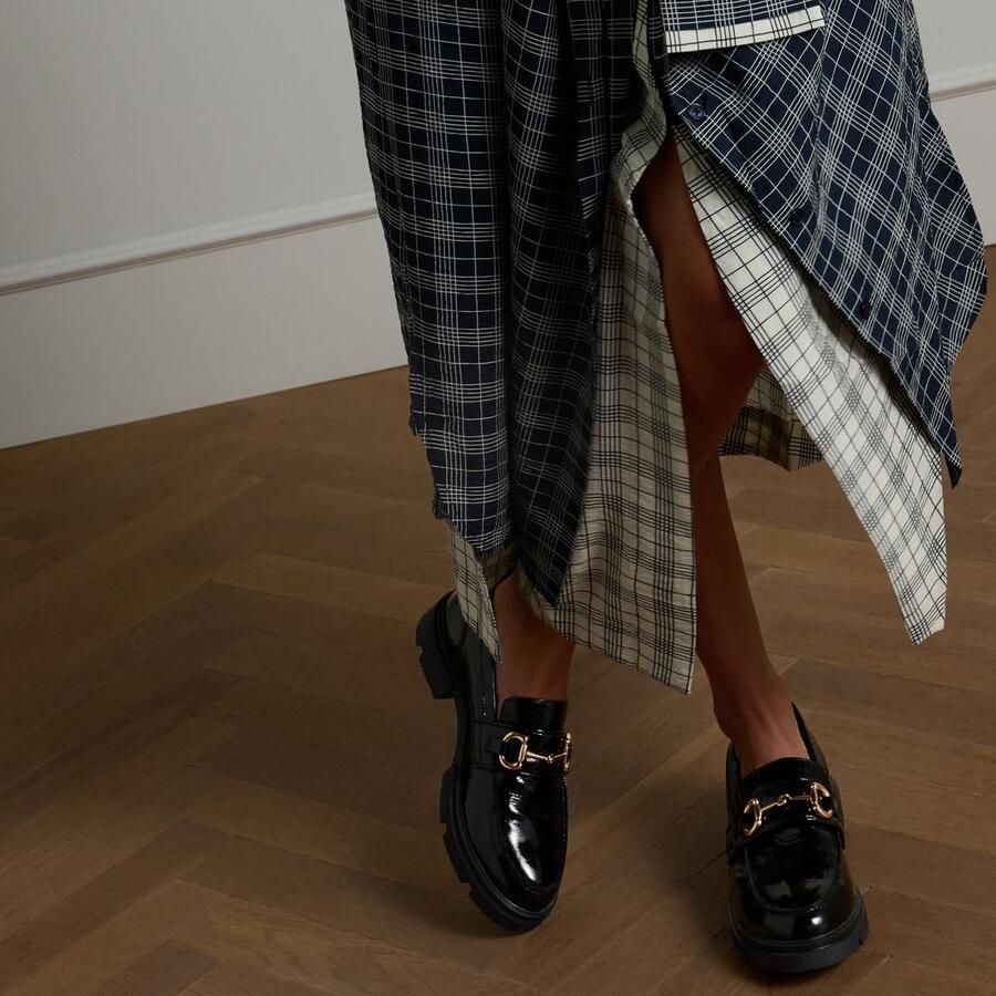 Manfield Dames Zwarte lakleren loafers met gouden chain - Foto 2