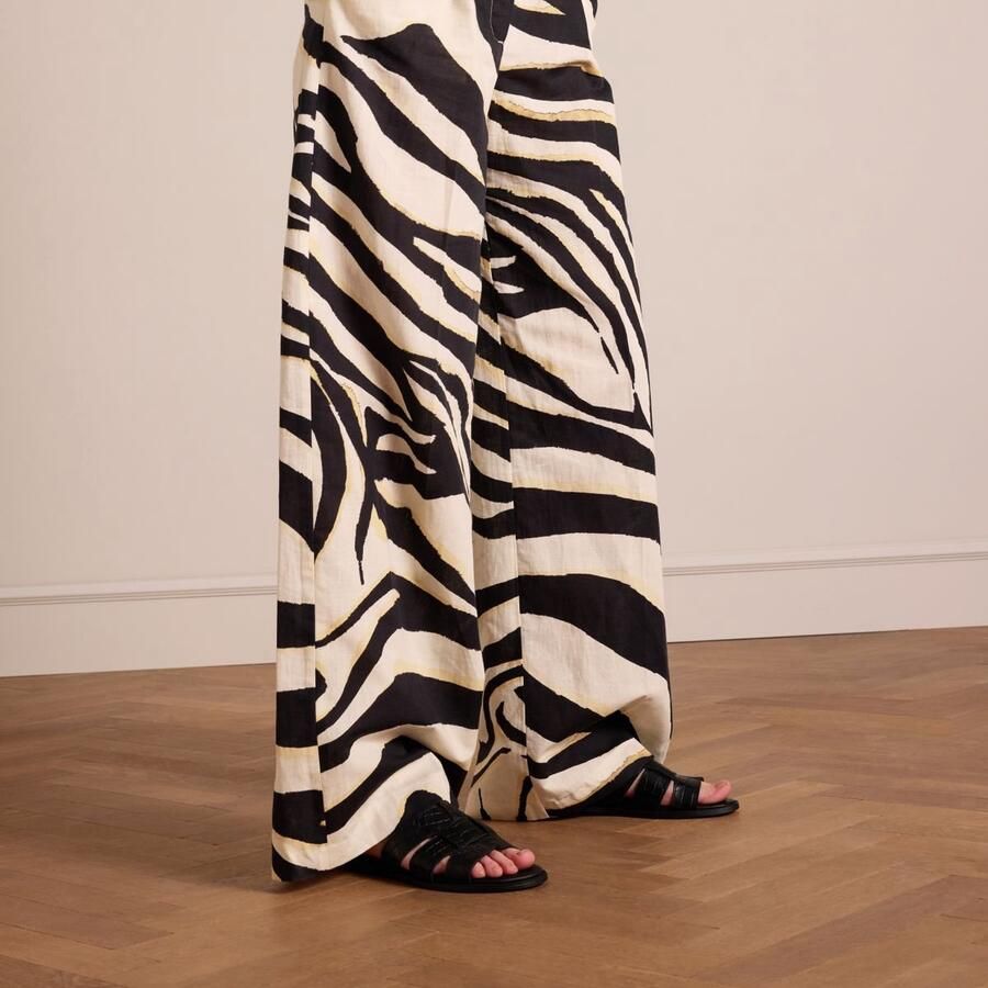 Manfield Dames Zwarte leren croco slippers