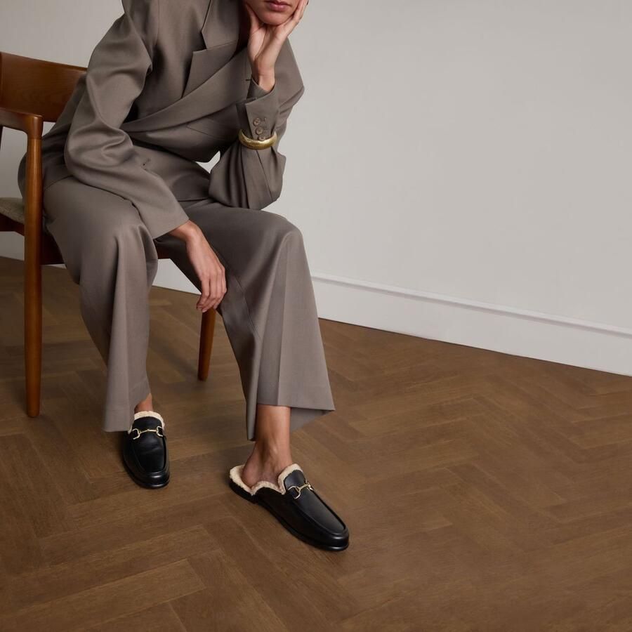 Manfield Dames Zwarte leren instappers met gouden chain - Foto 4