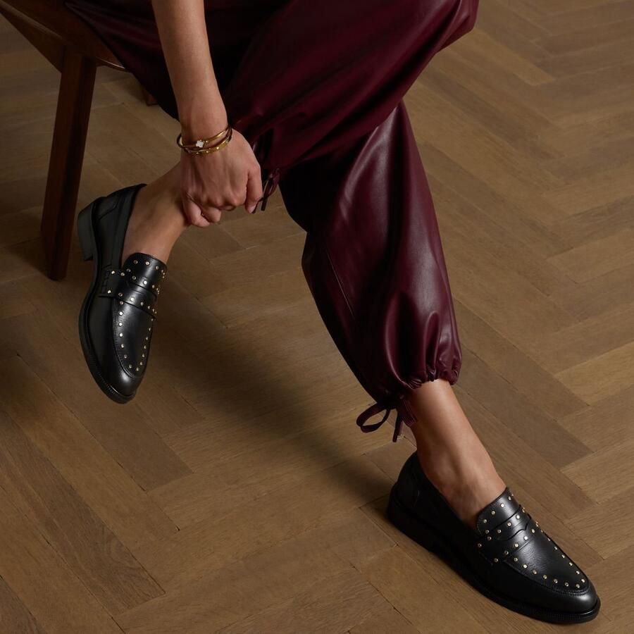Manfield Dames Zwarte leren loafers met goudkleurige studs - Foto 2