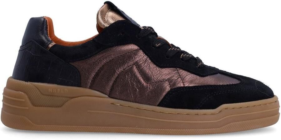 Manfield Dames Zwarte suède sneakers met bronzen details