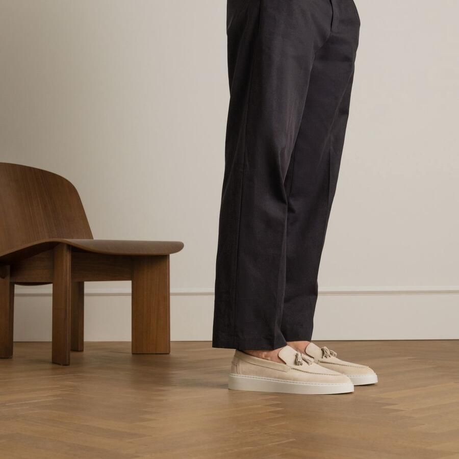 Manfield Heren Beige suède loafers met kwastjes