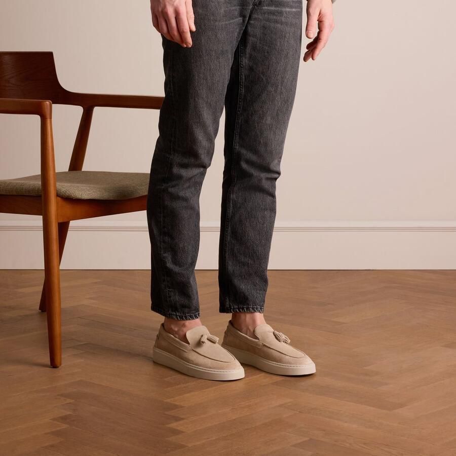 Manfield Heren Beige suède loafers met kwastjes