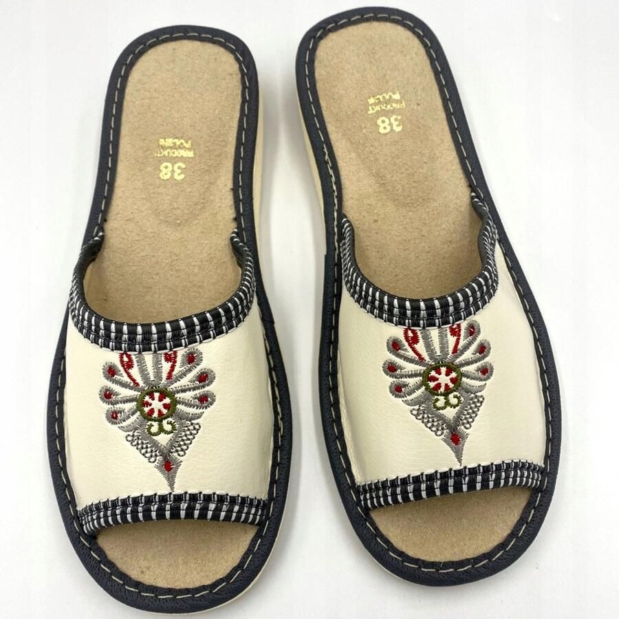 Maximus Dames pantoffels wit-zwart met traditionele opdruk