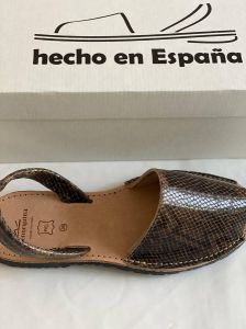 Menorquina spaanse sandalen avarca slangenprint dames -- gratis shopper