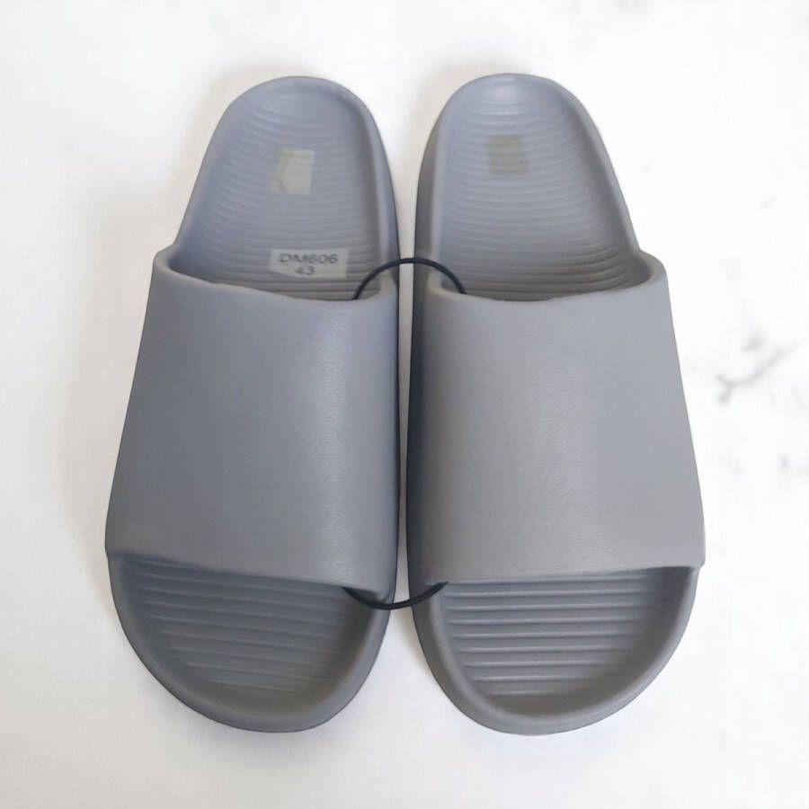 merkloos Heren slippers effen grijs