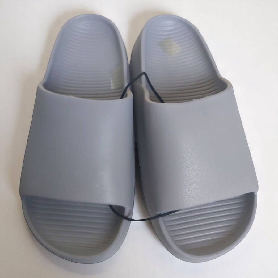 Merkloos Unisex slippers effen grijs 41 (advies bestel 1 maat groter)