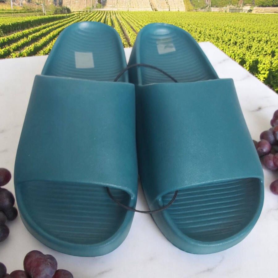 Merkloos Unisex slippers effen groen 40 (advies bestel 1 maat groter)