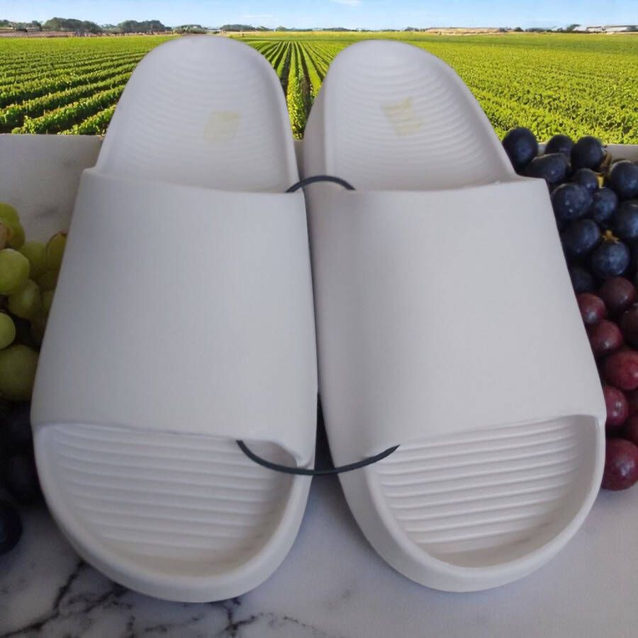 Merkloos Unisex slippers effen wit 40 (advies bestel 1 maat groter)