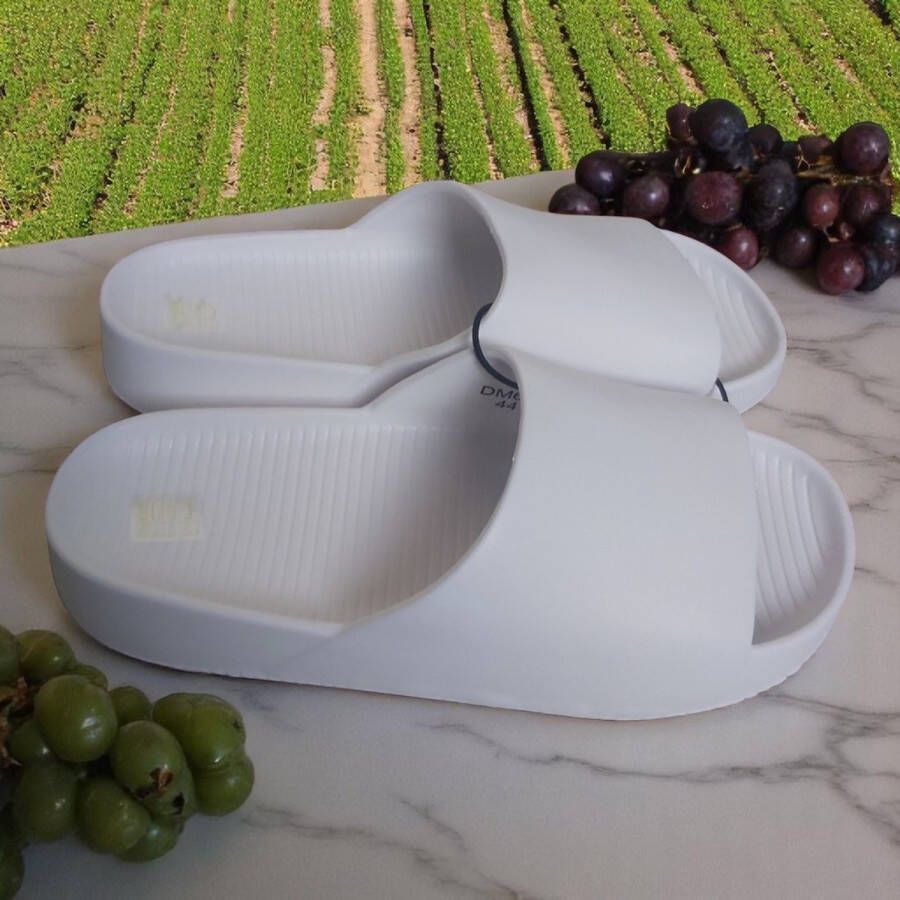 Merkloos Slippers effen wit 44 Unisex voor dames en heren