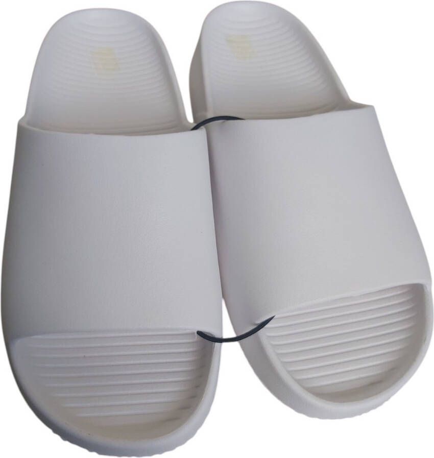 Merkloos Unisex slippers effen wit 45 (advies bestel 1 maat groter)