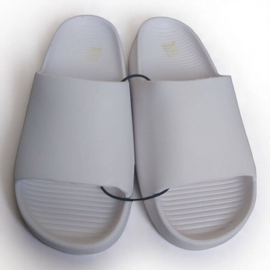 Merkloos Unisex slippers effen wit 40 (advies bestel 1 maat groter)