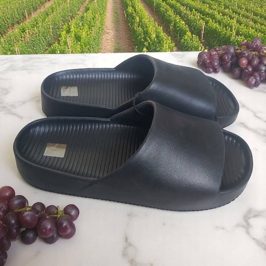 Merkloos Slippers effen zwart 45 Unisex voor dames en heren