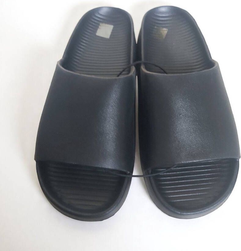 Merkloos Heren slippers effen zwart
