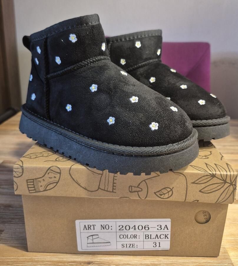 Merkloos Zwarte winterboots met bloemetjes