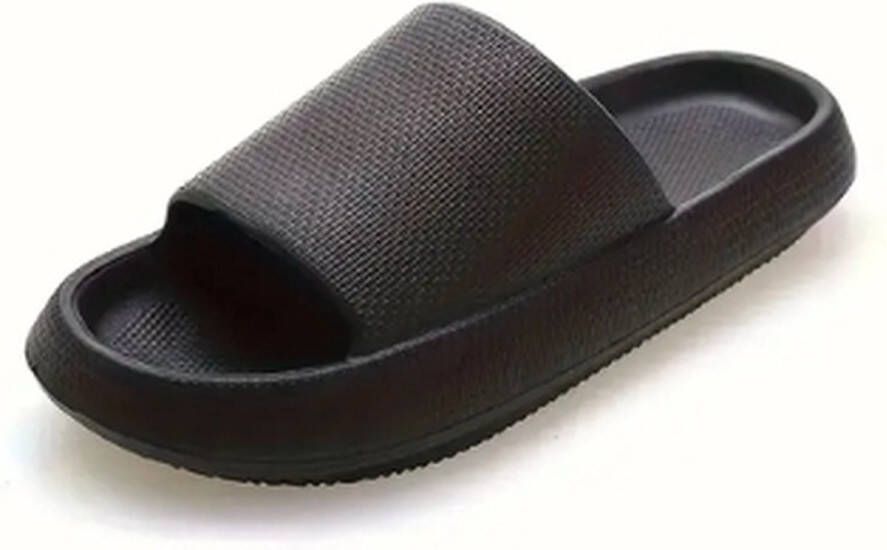 Merkloos Slippers SWAG Zwart 42 43 Verdikte Zool Lichtgewicht Super Zacht aan je Voeten Anti-Slip en Stevig Voetbed Anti-lawaai