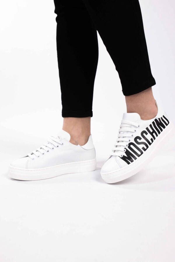 Moschino Witte Leren Unisex Sneakers met Bedrukt Logo White Dames