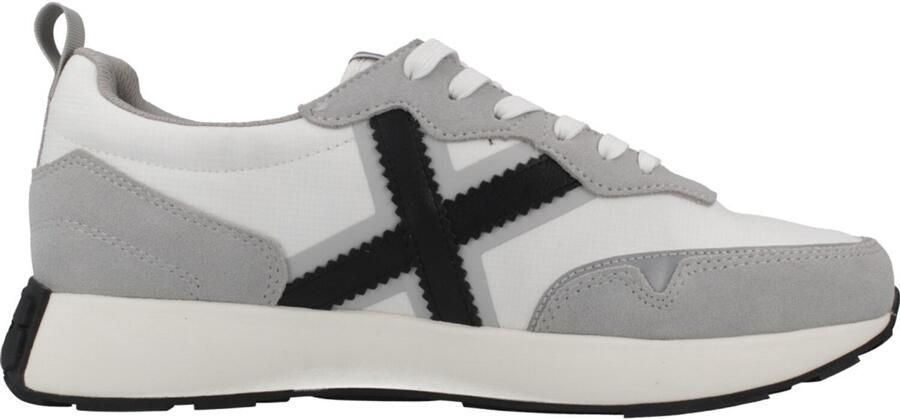 Munich Witte sportieve textielen sneakers met rubberen zool