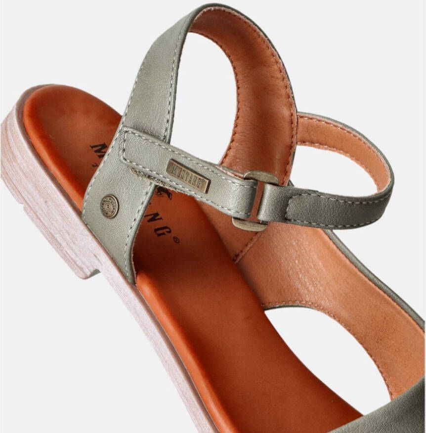 Mustang Shoes Sandalen in trendy asymmetrische look