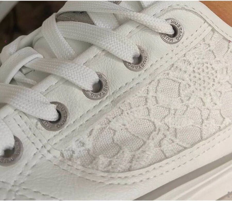 Mustang Shoes Sneakers vrijetijdsschoen lage schoen veterschoen met zijlijk haak-inzet