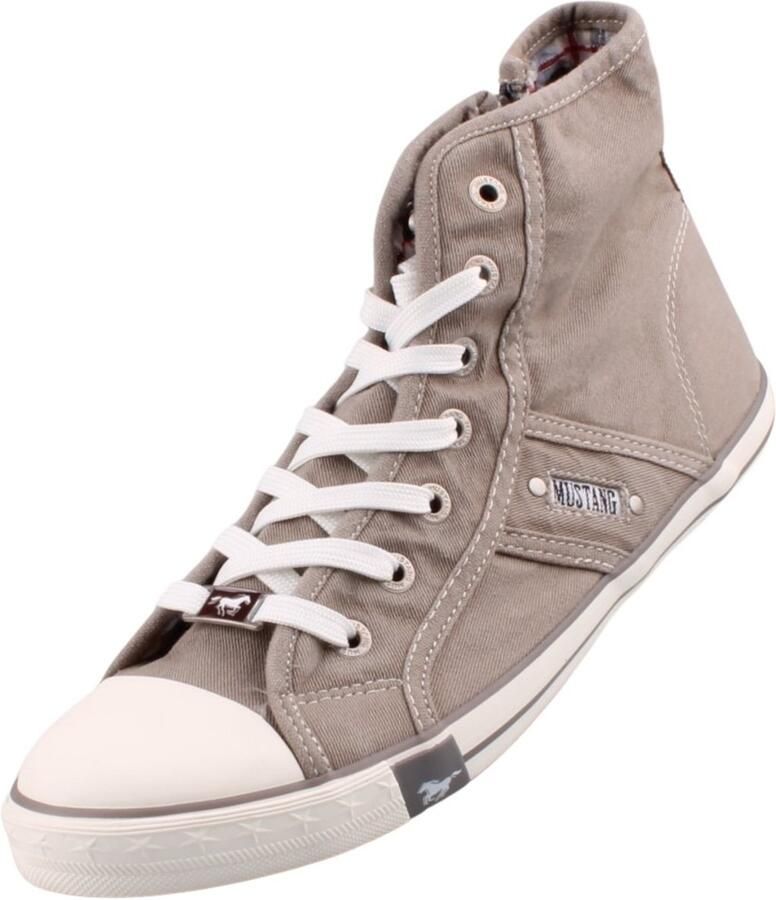 Mustang Shoes Sneakers high top-sneaker veterschoen met label in de loopzool