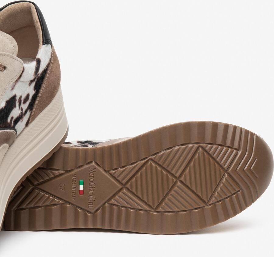 NeroGiardini Sneaker Velour Lunare Taupe Grijs Ilka 700 Velour Mou P Fashion Wear Vrouwen