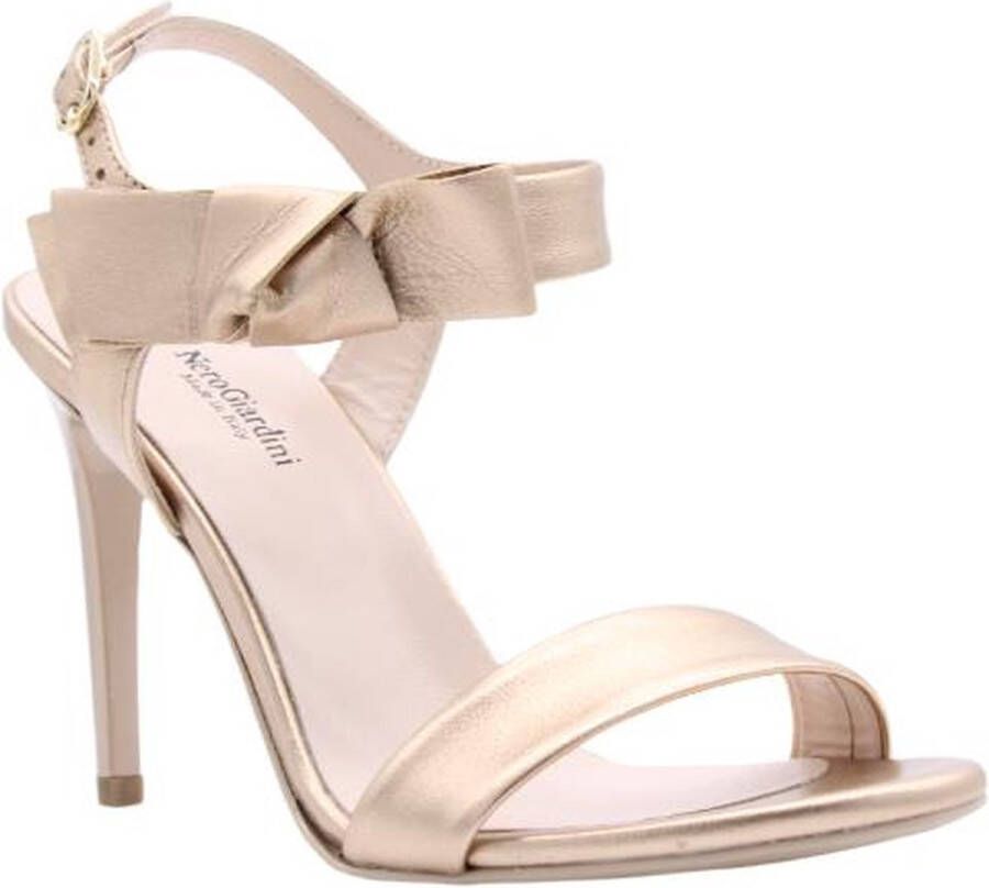 Nerogiardini Stijlvolle hoge hak sandalen Beige Dames