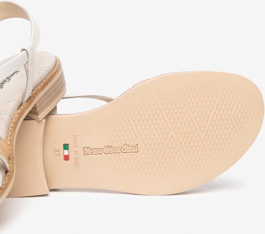 NeroGiardini Sandaal Diamant Punt Steen Glans Platina 6074 Sparta O Fashion Wear Vrouwen