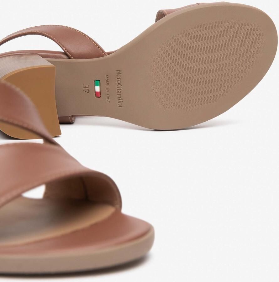 NeroGiardini Sandalen Armenia Tr Aulla Col.Tabacco Fashion Wear Vrouwen