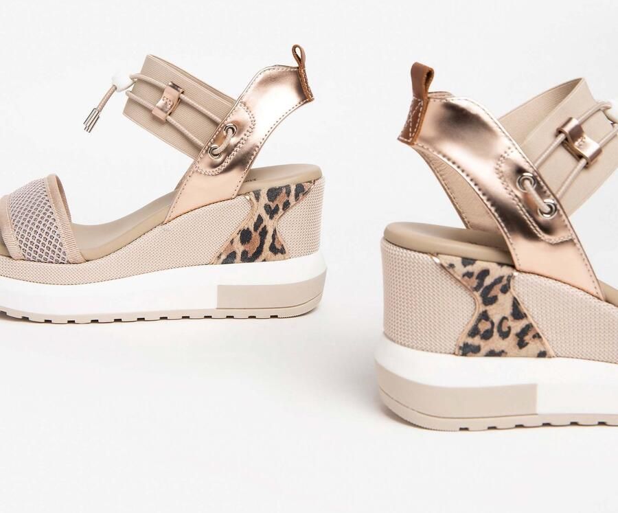 NeroGiardini Sandalen T.At1610 T.Brill Elastico Beige Chiar Armenia Co Fashion Wear Vrouwen