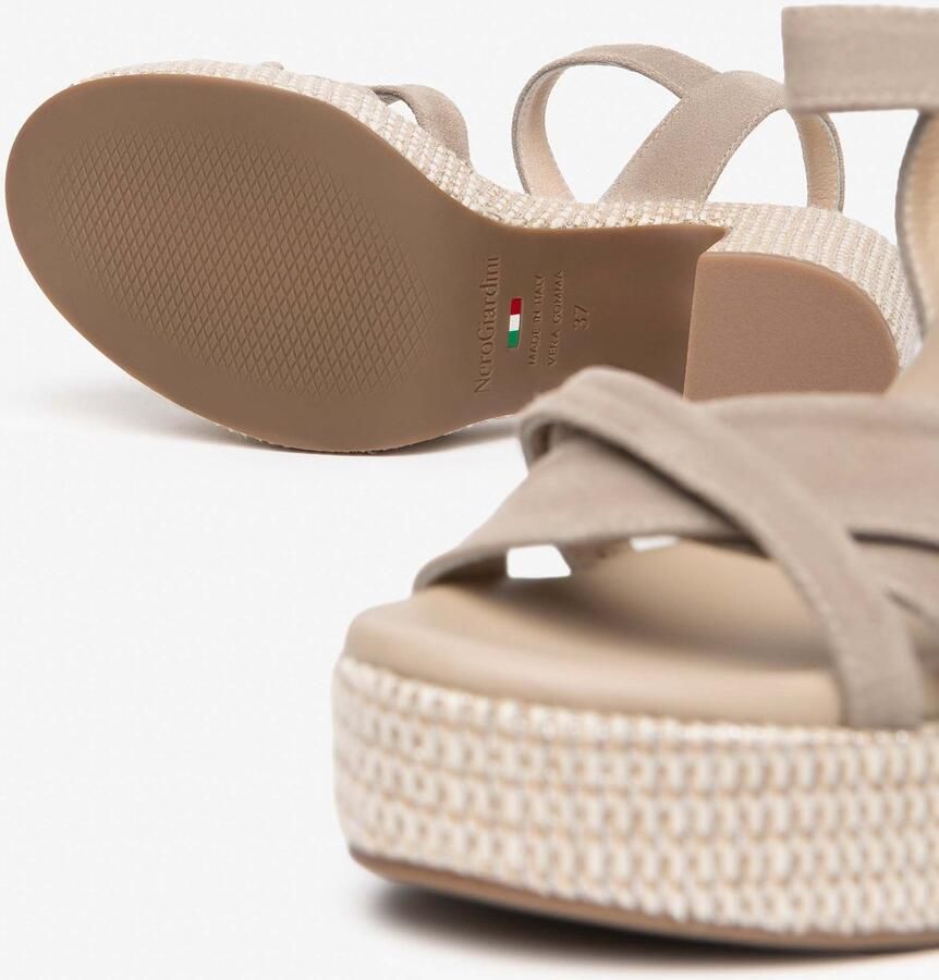 NeroGiardini Sandalen Velour Pu.Cassola P17697 Ri Fashion Wear Vrouwen
