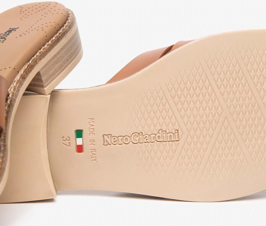 NeroGiardini Slippers Armenia T.Brill Platino 6074 Tr Bevagna 592 Beig Fashion Wear Vrouwen
