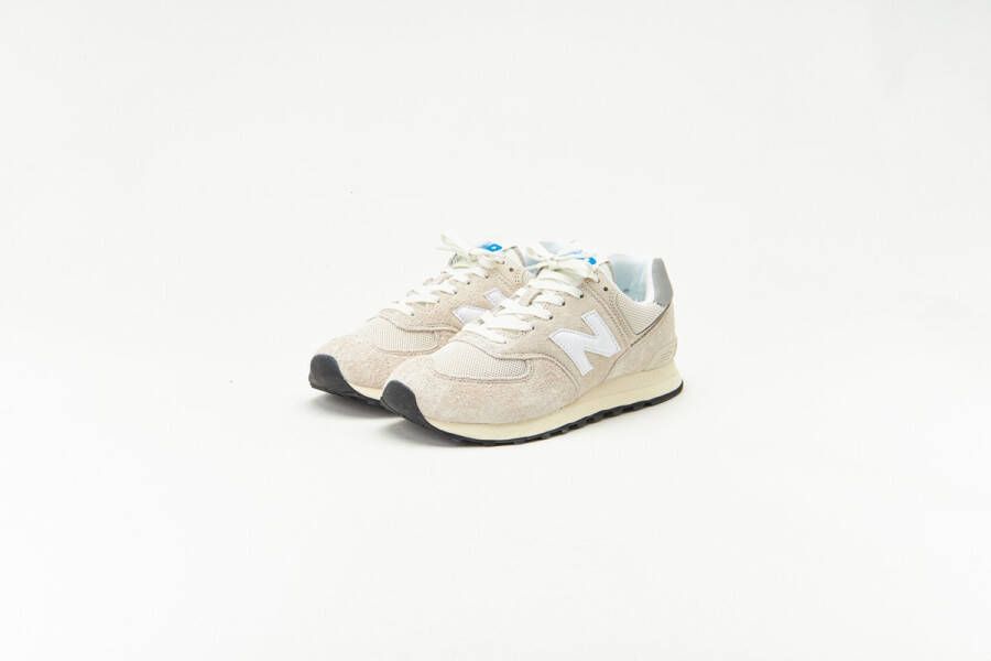 New Balance 574 sneaker van suède met leren details