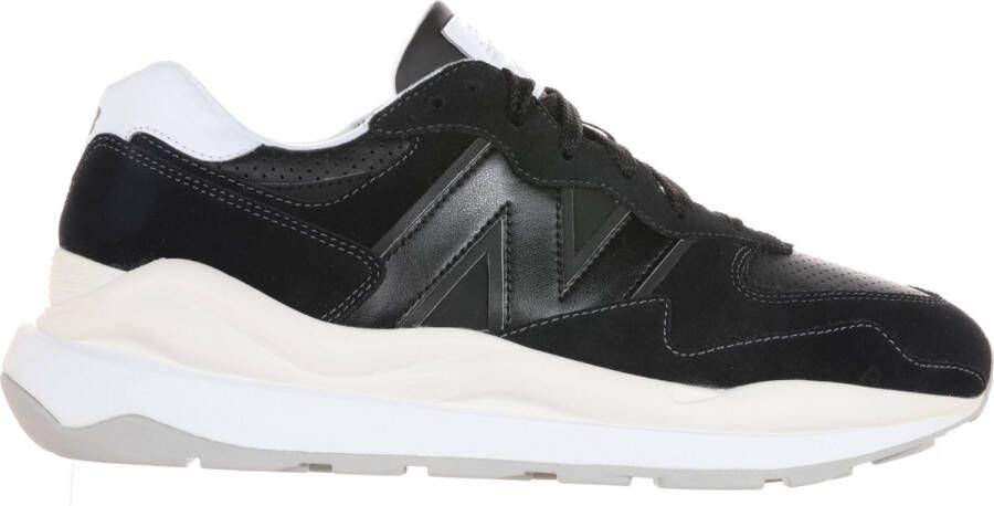 New Balance 57 40 sneaker met leren en suède details