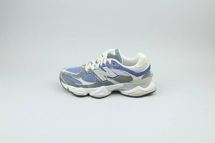 New Balance 9060 Lifestyle in grijs formaten: 37.5