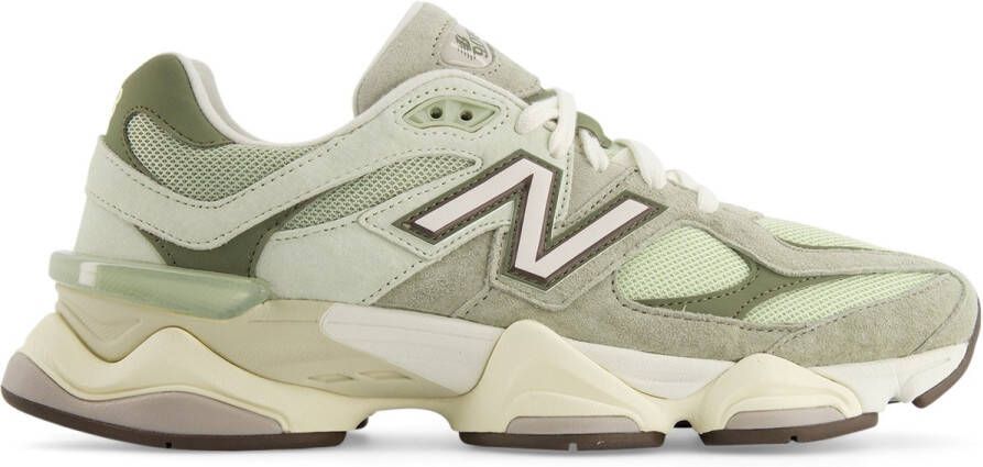 New Balance 9060 sneaker met mesh en suède details
