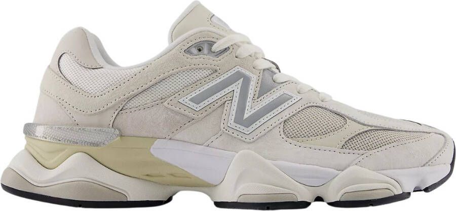 New Balance 9060 Lifestyle in beige formaten: 37.5