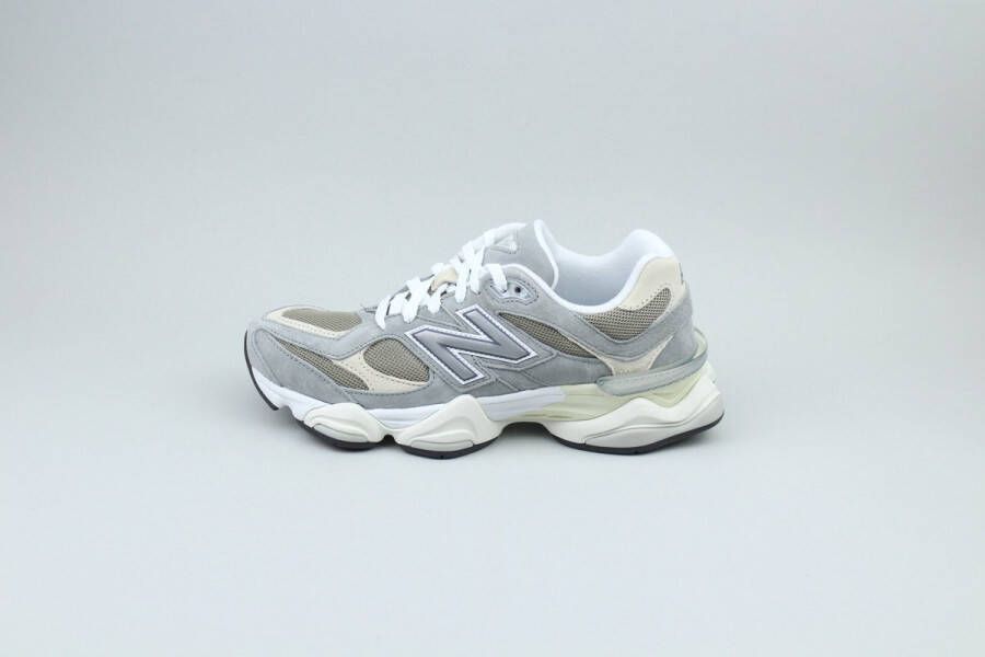 New Balance Stijlvolle Sneakers voor Mannen en Vrouwen Gray Heren