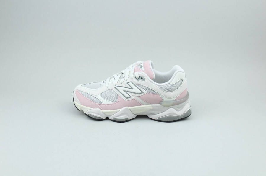 New Balance 9060 (GS) Lifestyle in lichtroze formaten: 38.5