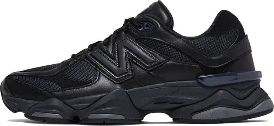 New Balance Zwarte Mesh Sneakers met Appliqué Logo