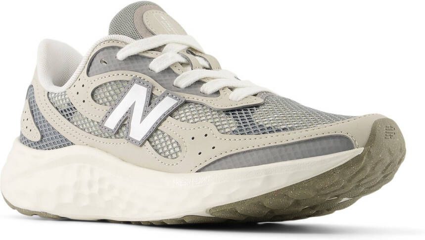 New Balance Women's Fresh Foam Arishi V4 Hardloopschoenen beige grijs